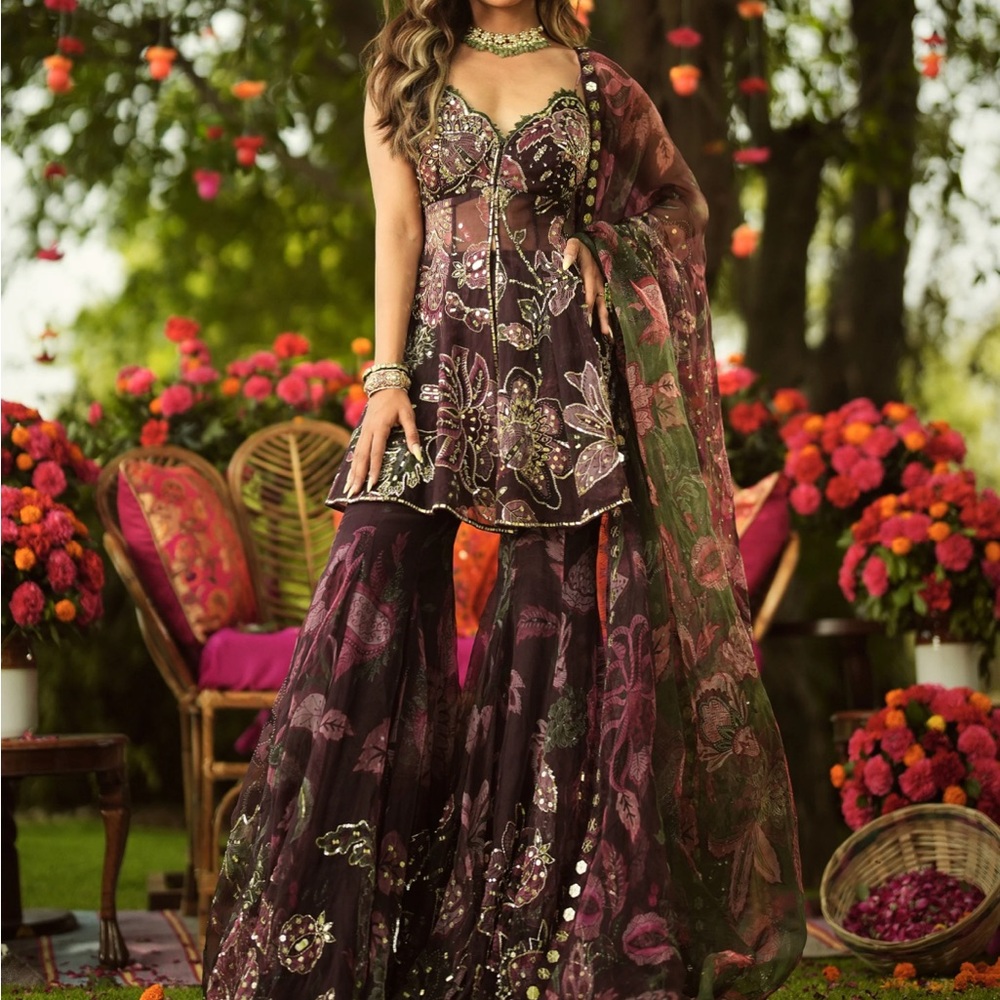 Mahima Mahajan Ishqaa Sharara Set